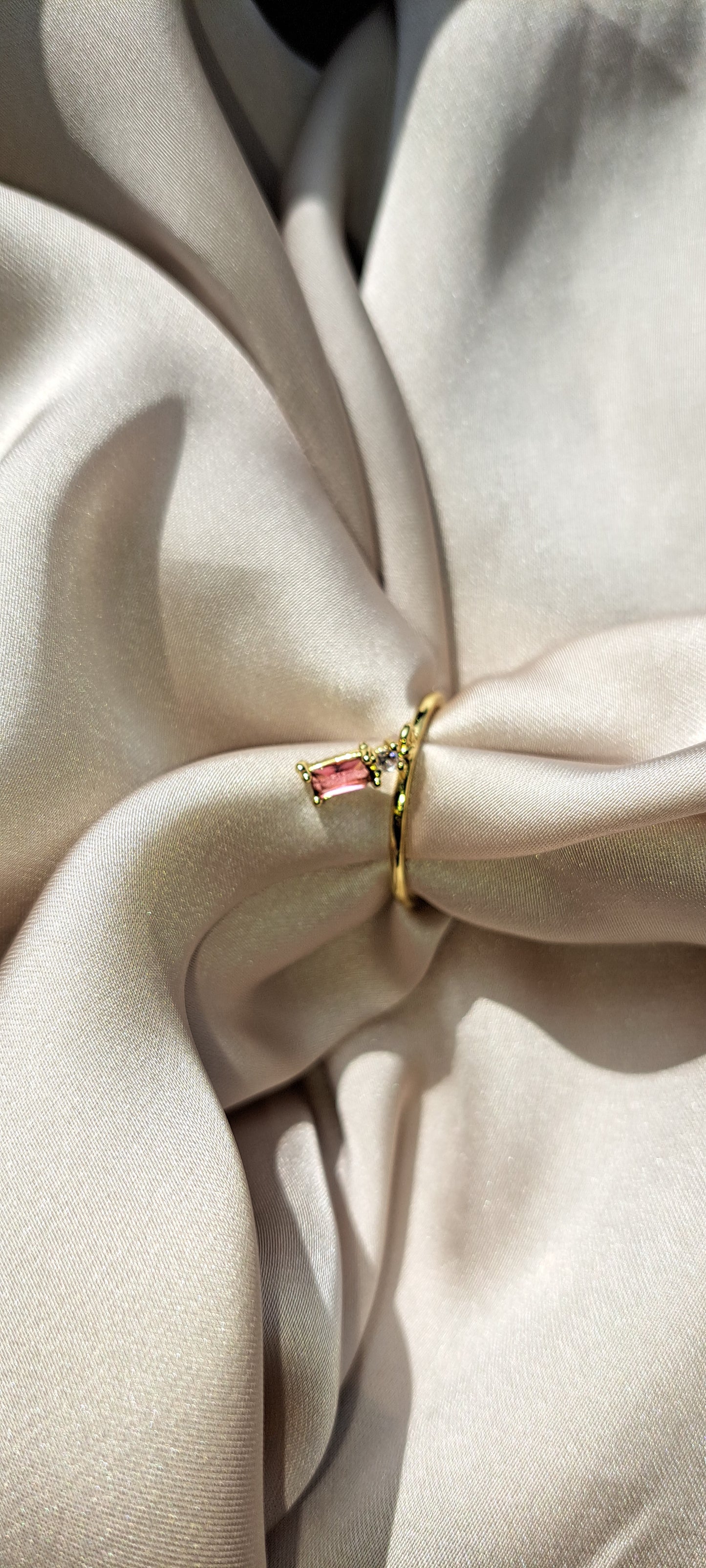 Minimalistisk Ring Med Rosa Krystal